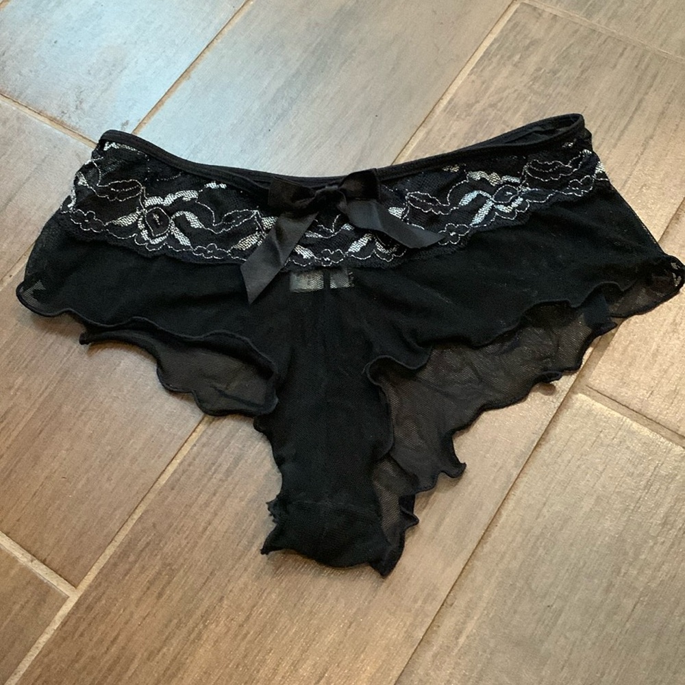 GLAMOROUS Sheer black panties with lace from NATIVE INTIMATES. With Satin bow.